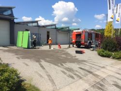 Techn Einsatz Oelbindearbeiten 20160508 1942073601